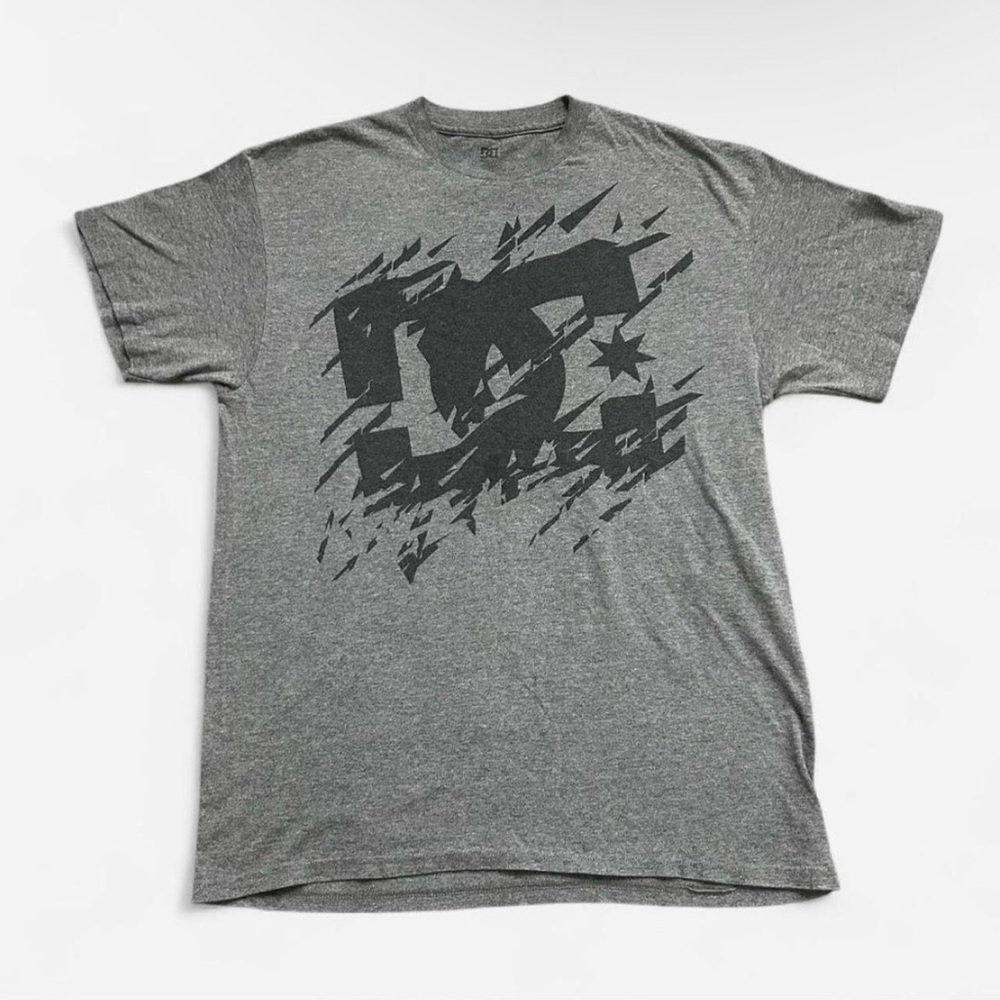 DC Men's Heather Gray Short Sleeve Tee with Black Graphic Logo